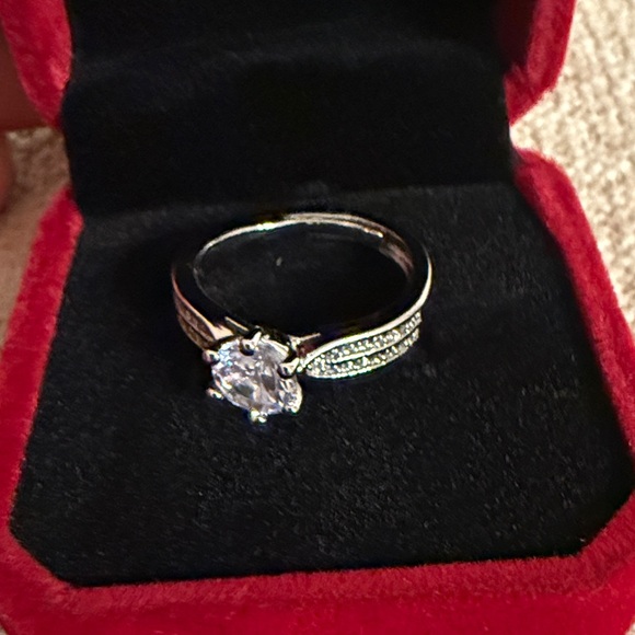 Classic occasions Silver cubic zirconia Women's Ring with Clear Stones Size 7” - Picture 6 of 8